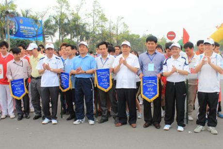 Giải chạy “Khỏe để lập nghiệp và giữ nước” Cúp Báo Bắc Ninh năm 2013